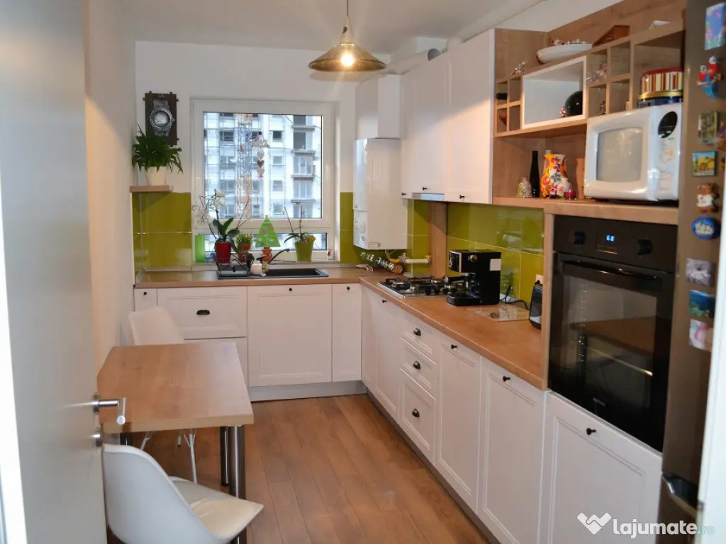 Apartament 2 camere, decomandat - zona Avantgarden 