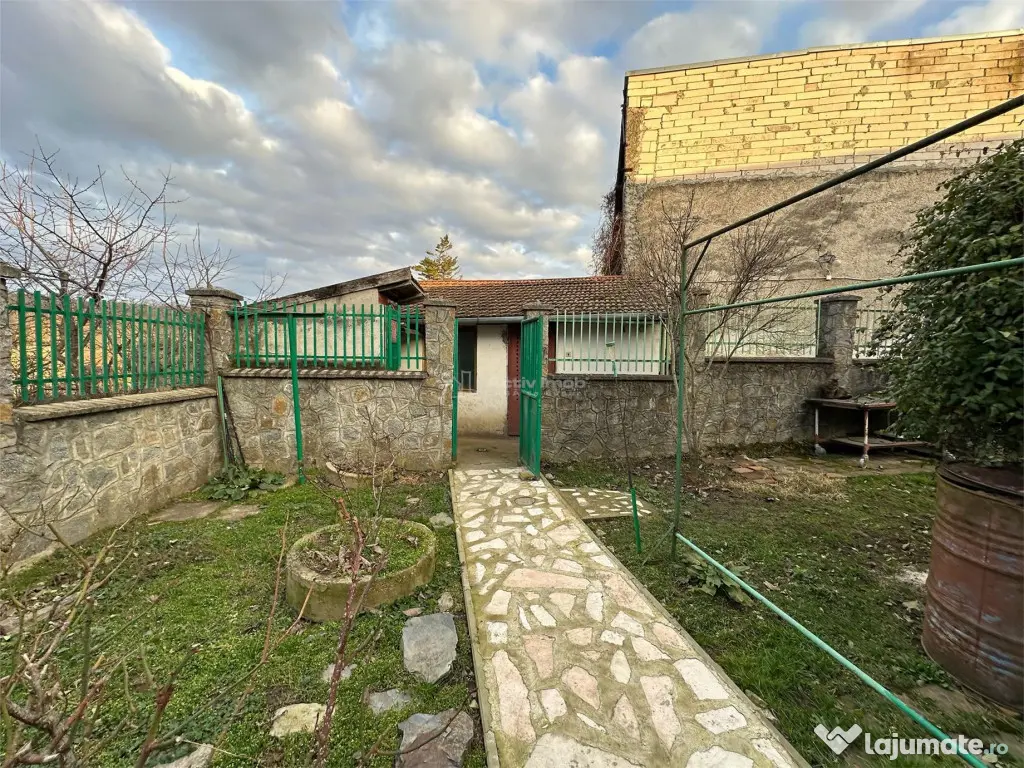 Bocsa Montana, Casa Solida Gradina, Strada Principala 