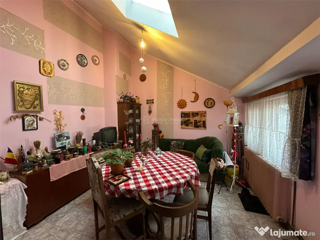 Bocsa Montana, Casa Solida Gradina, Strada Principala 