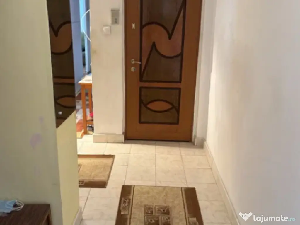 Apartament 3 camere, decomandat - zona Florilor