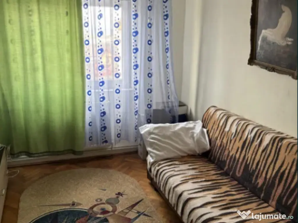 Apartament 3 camere, decomandat - zona Florilor