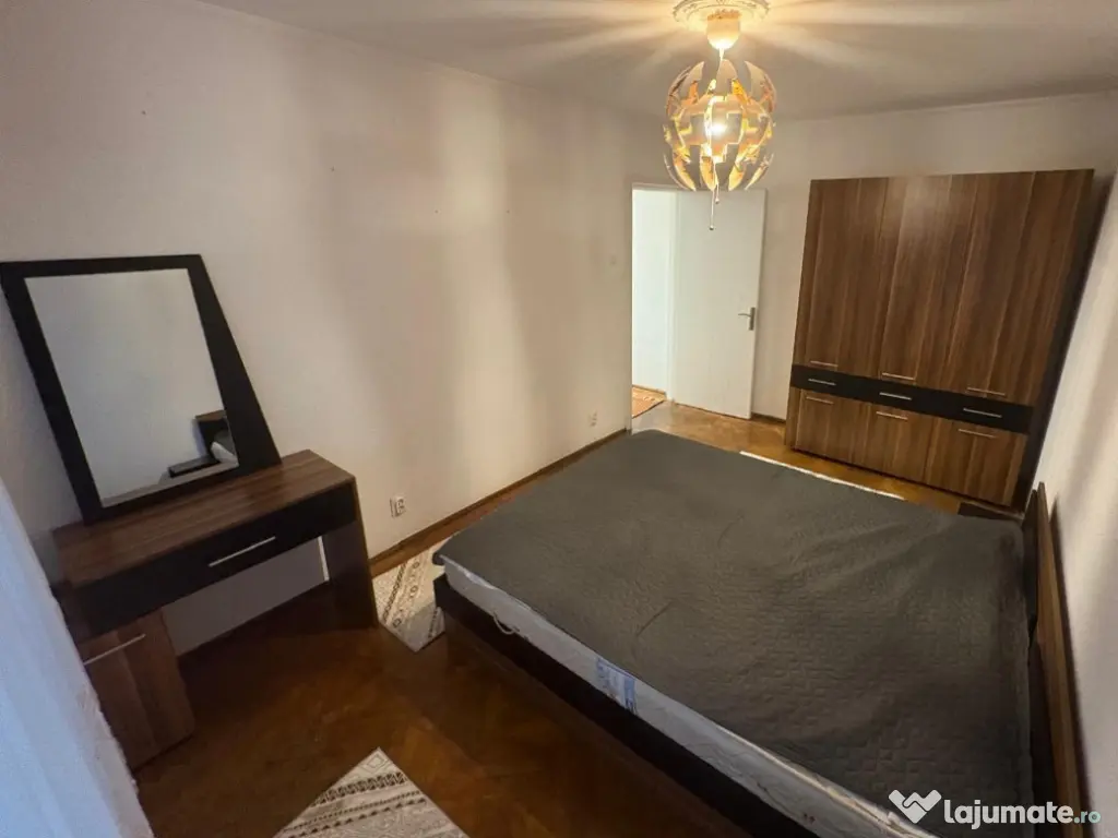 Inchiriez apartament 4 camere zona Titan