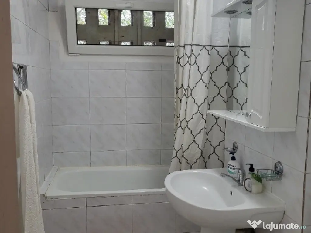 Inchiriez apartament 4 camere zona Titan