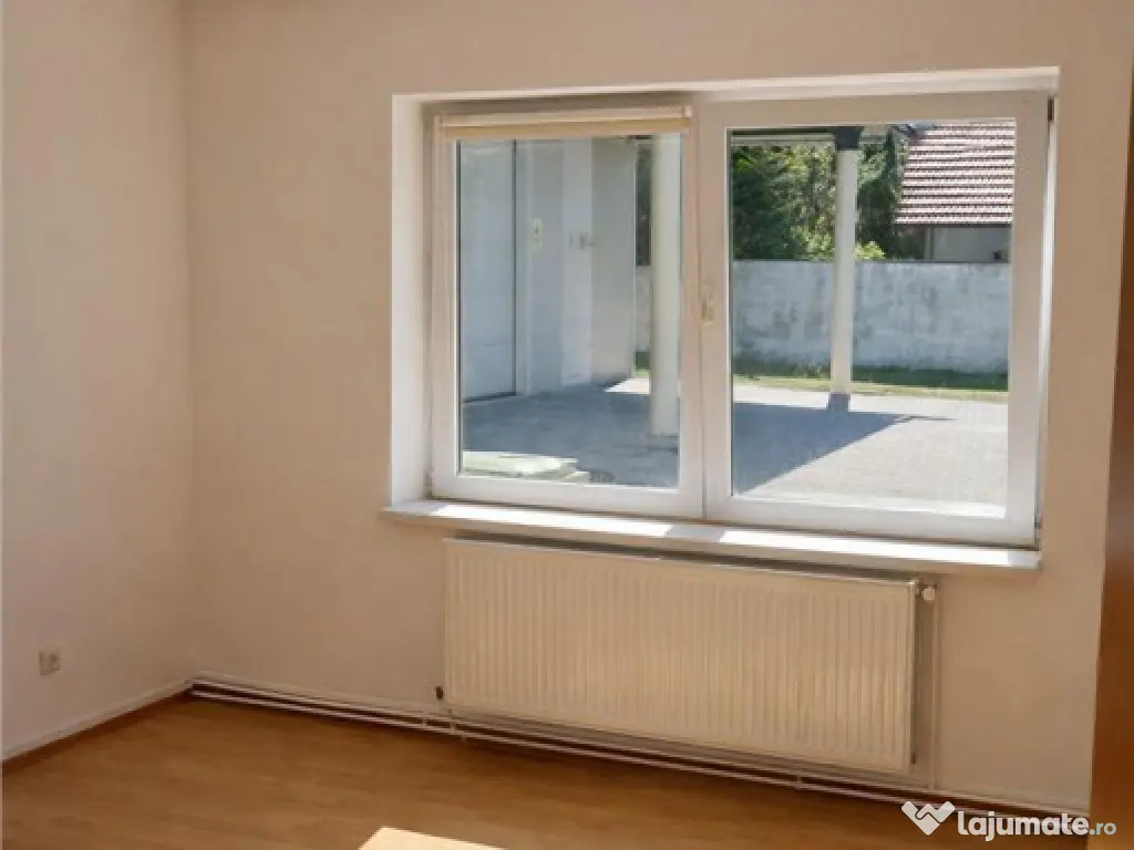 Apartament 3 camere, 140mp, cu acces auto in curte si facili