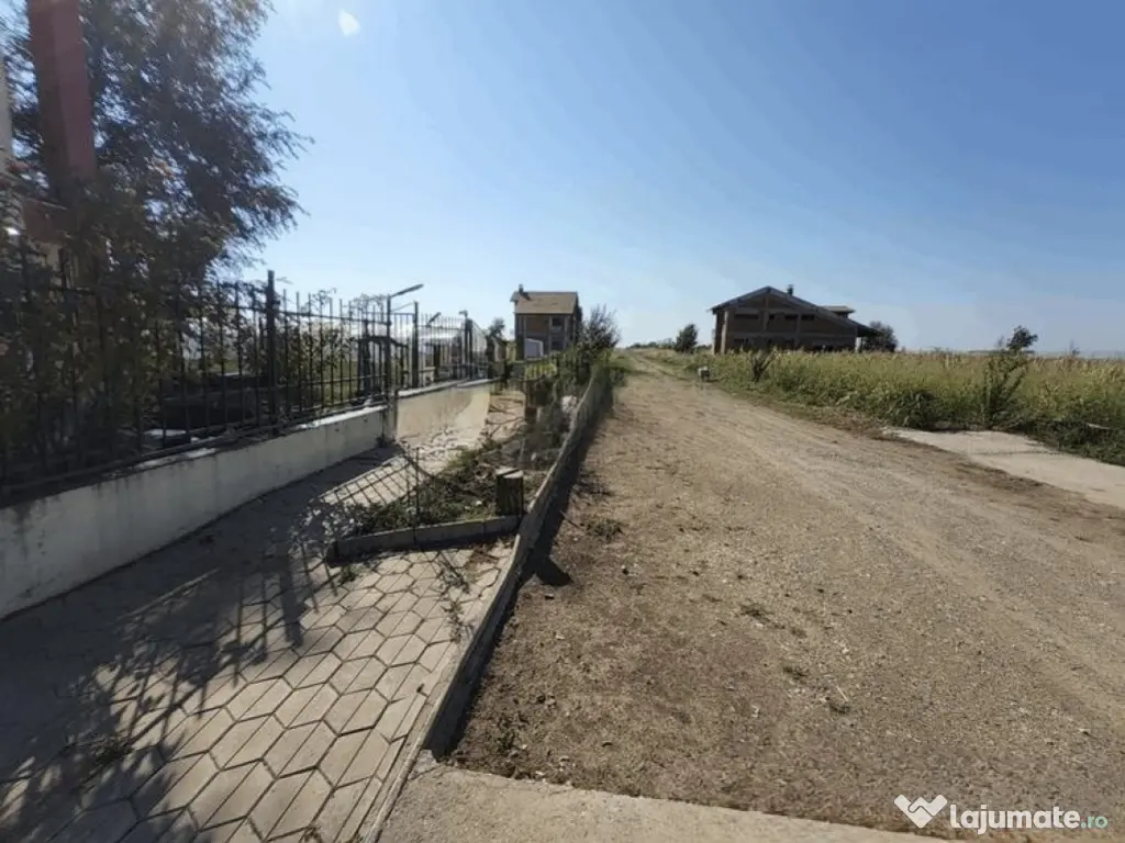 Frumusani-Pasarea '70 loturi cu drum într-o zona in dezvolt