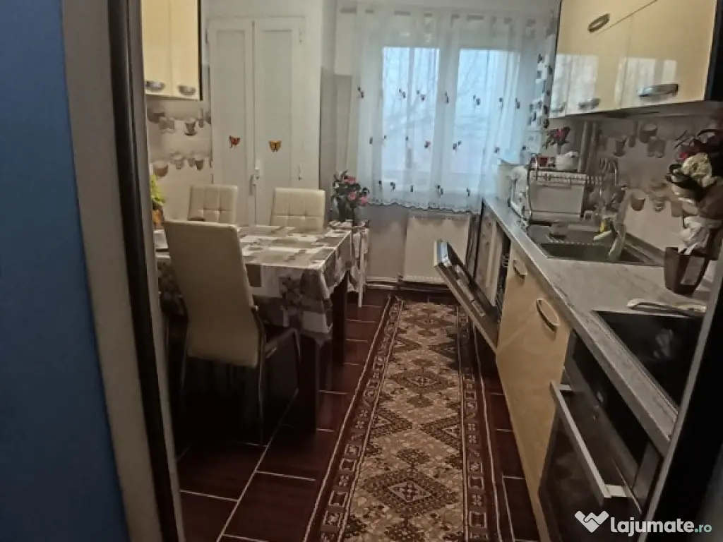 Traian, 3 camere, decom., cu garaj 