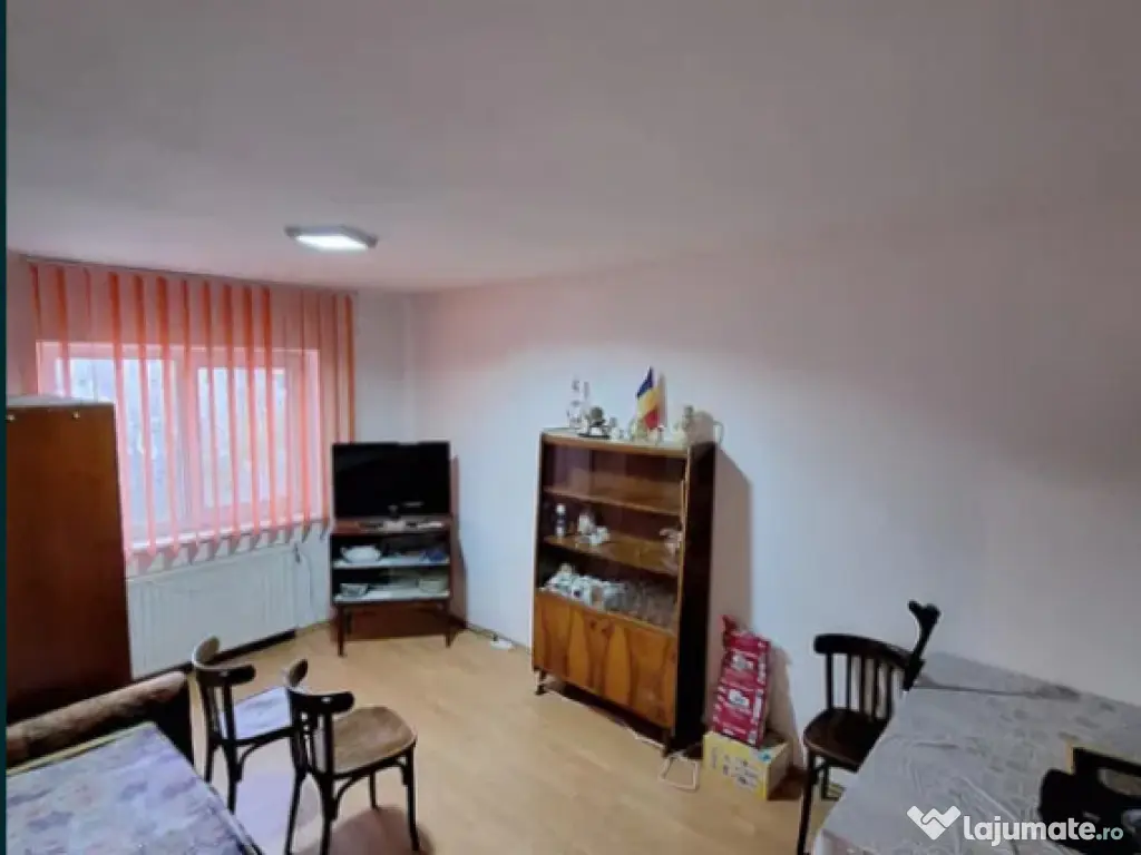 Apartament 3 camere, decomandat - zona Astra 