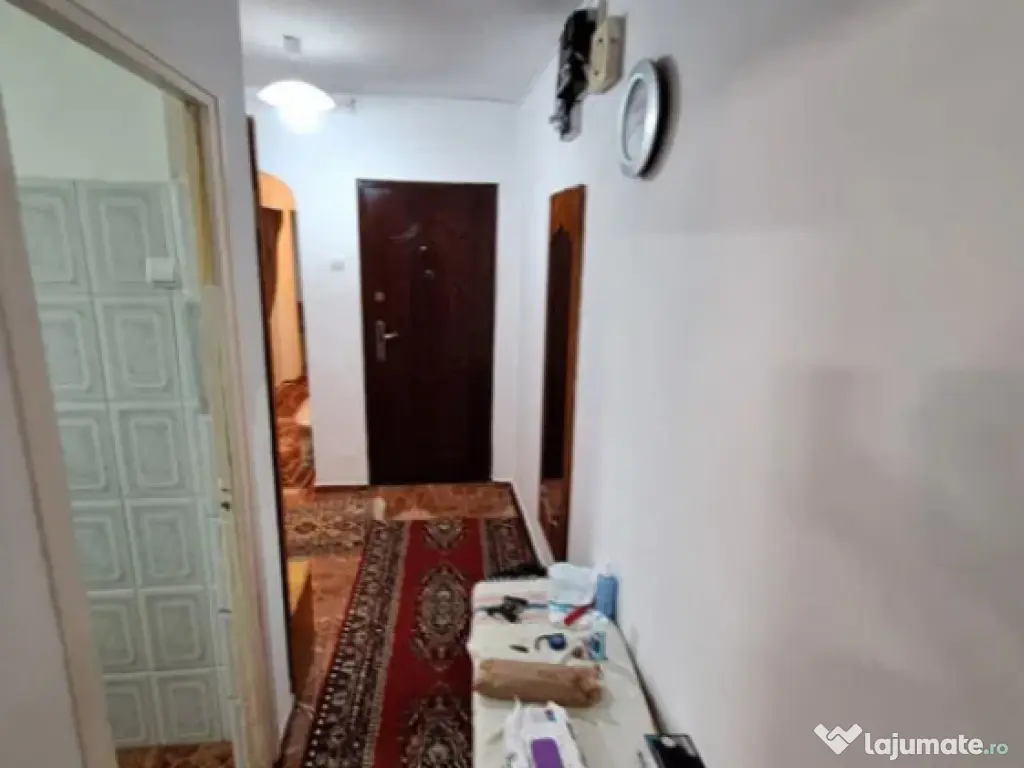 Apartament 3 camere, decomandat - zona Astra 