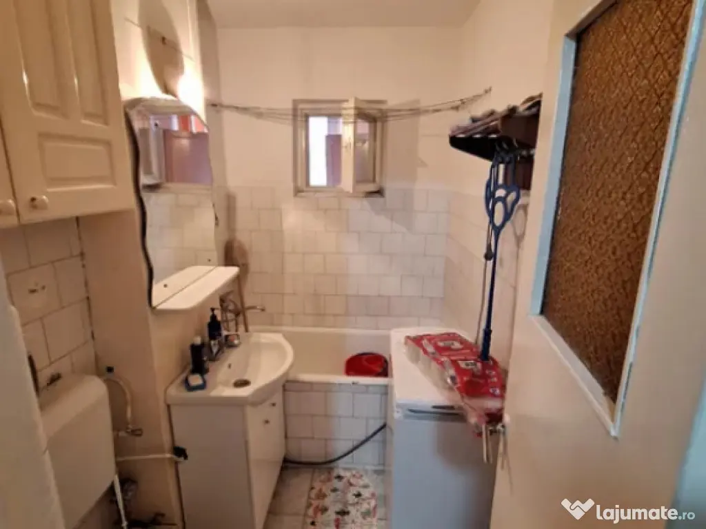 Apartament 3 camere, decomandat - zona Astra 