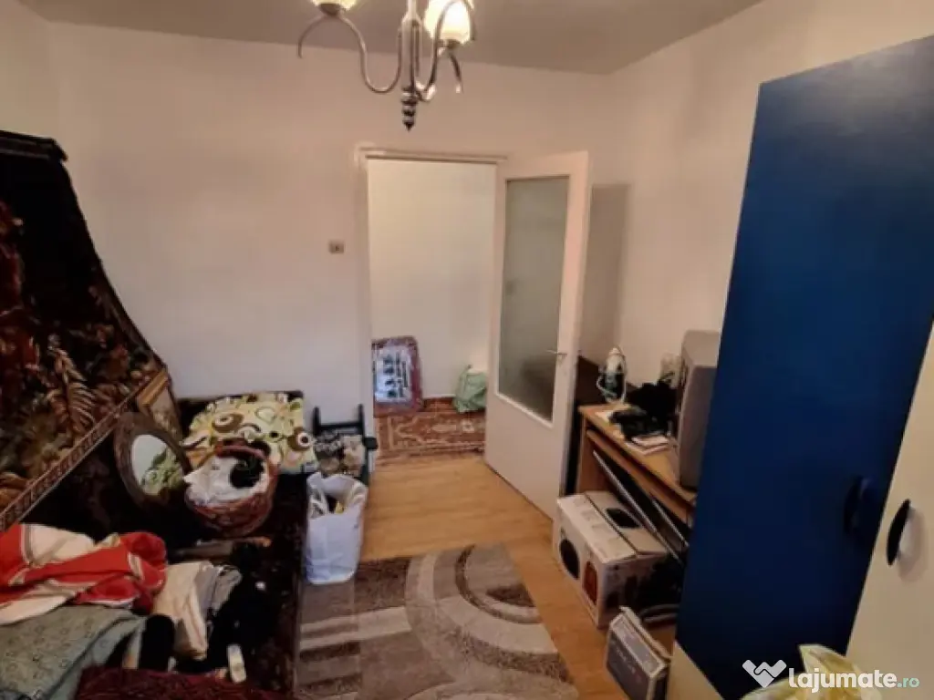 Apartament 3 camere, decomandat - zona Astra 