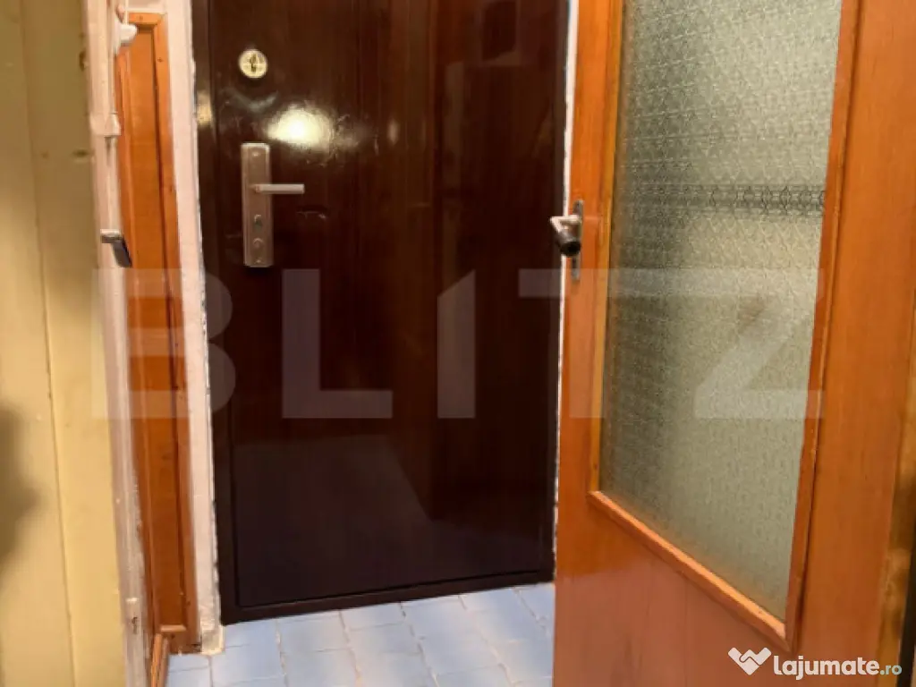 Garsoniera zona Tractorul in apropiere de Mall Coresi