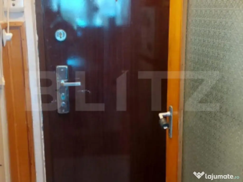 Garsoniera zona Tractorul in apropiere de Mall Coresi