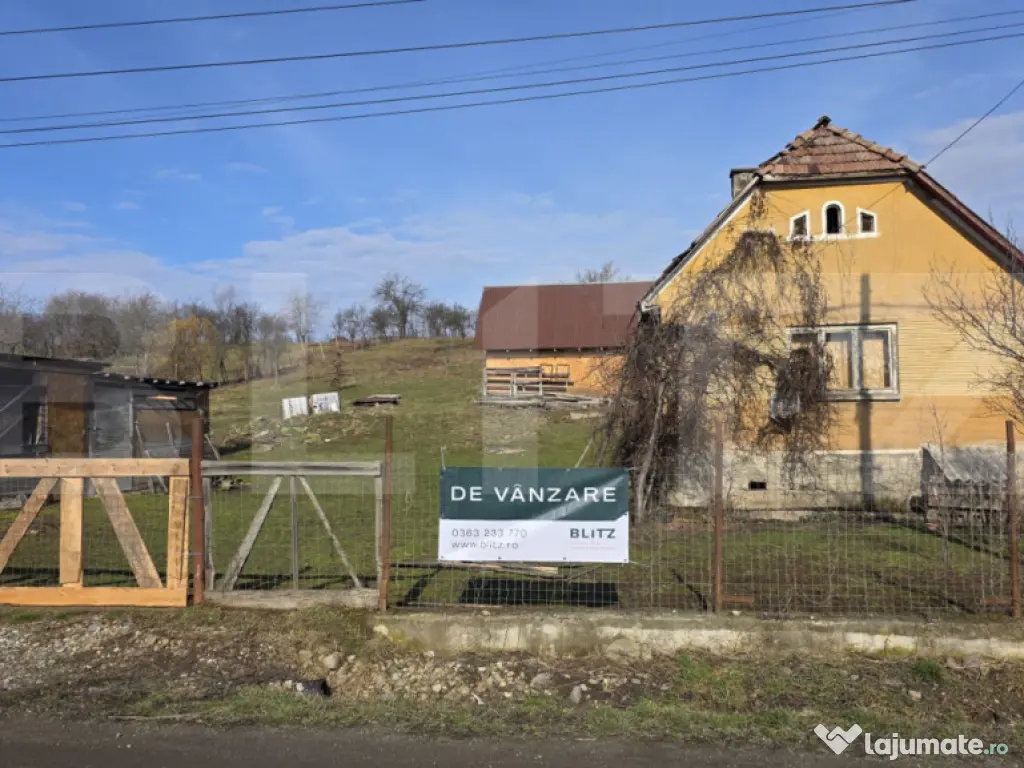 Casa cu teren 3.800 mp, cu 35 m front stradal, la 10 km de B 