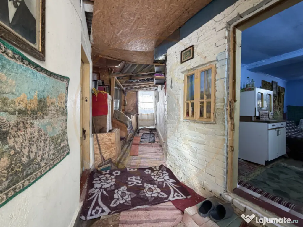 Casa Batraneasca la 8 km de Topoloveni 