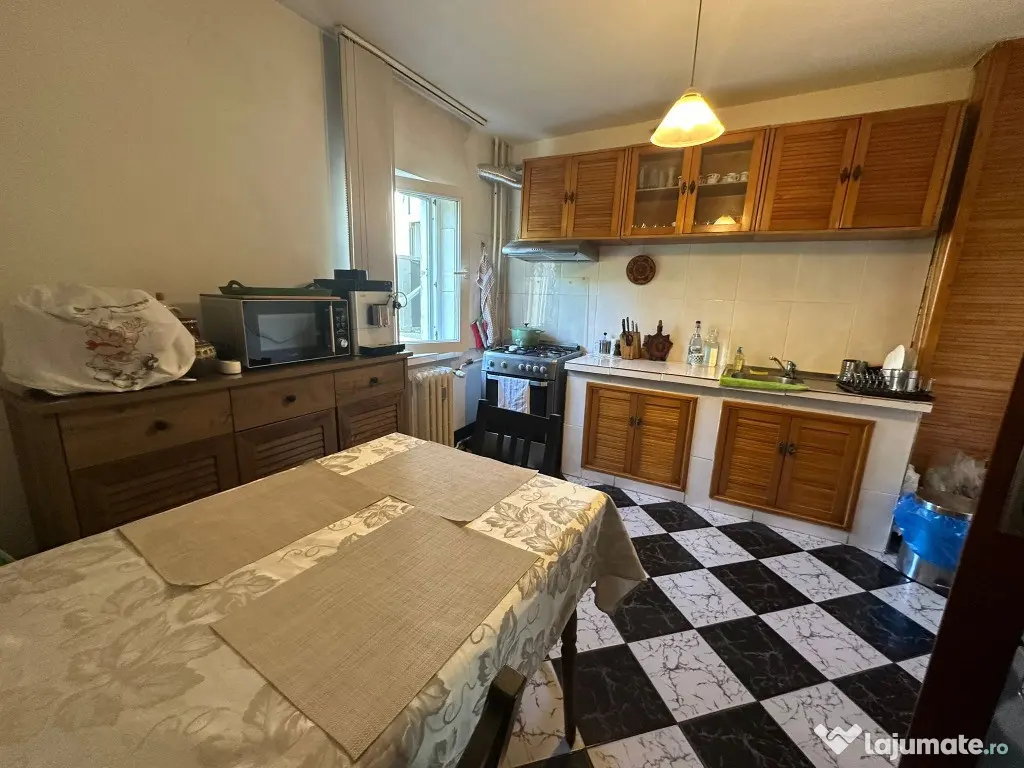 Apartament 3 camere Rovine 