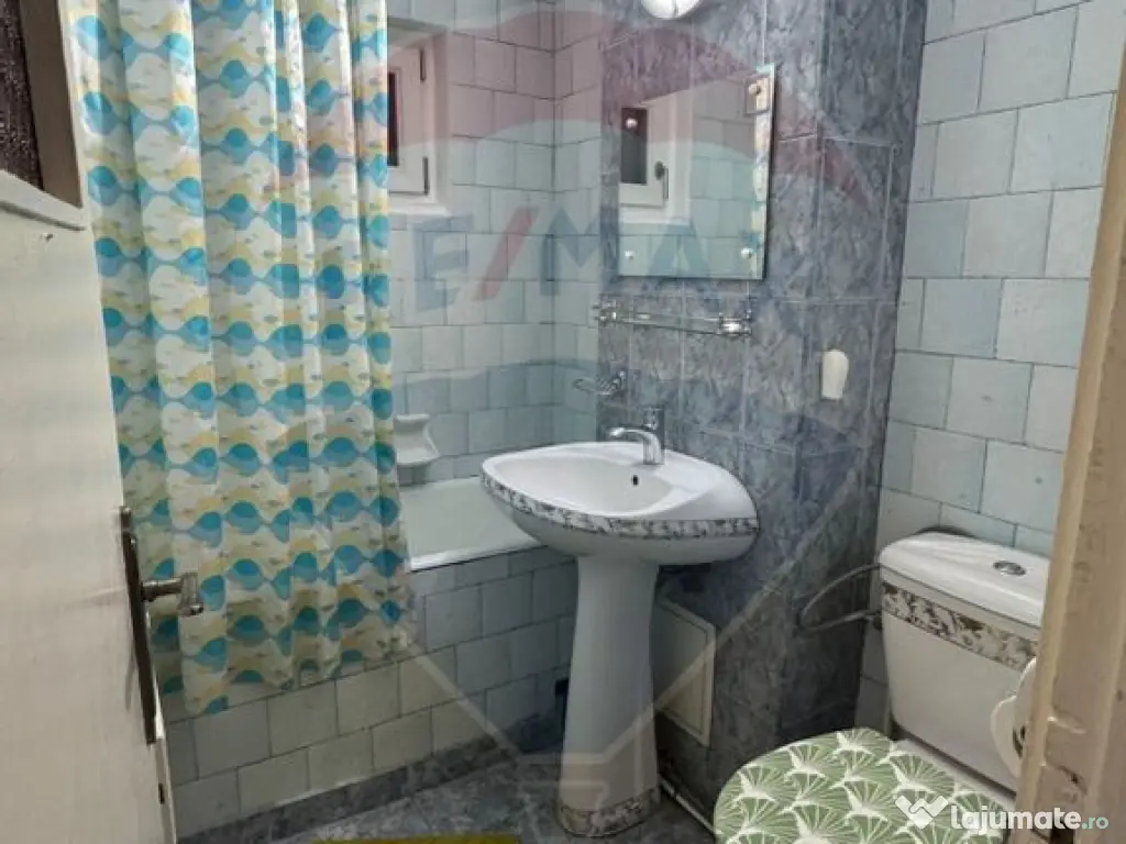 Apartament cu 3 camere de vânzare în zona Craiovita Noua 