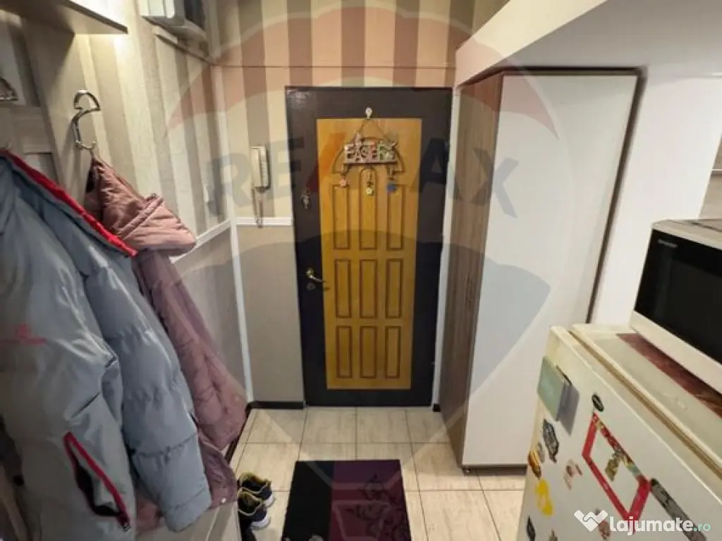 Apartament cu 3 camere de vânzare în zona Craiovita Noua 