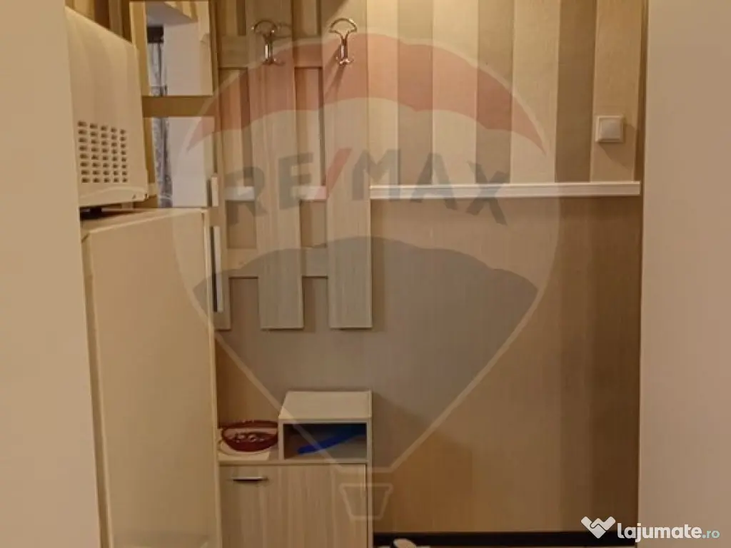 Apartament cu 3 camere de vânzare în zona Craiovita Noua 