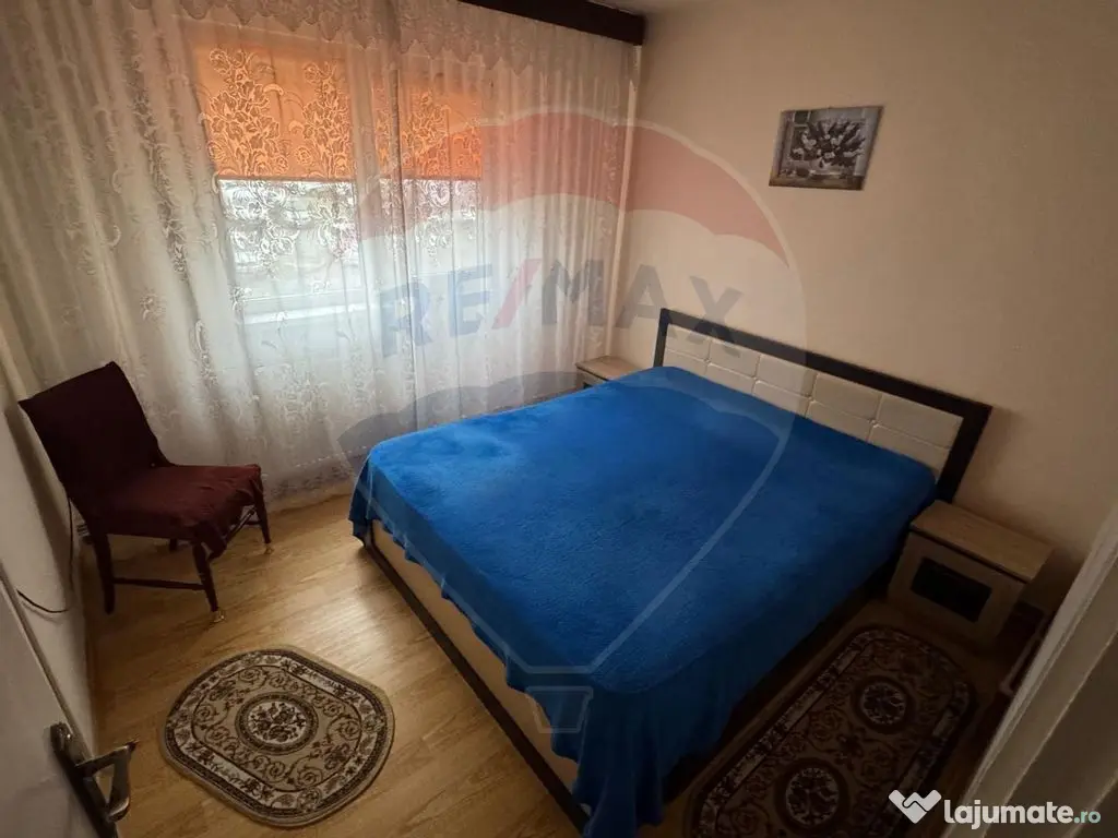 Apartament cu 3 camere de vânzare în zona Craiovita Noua 