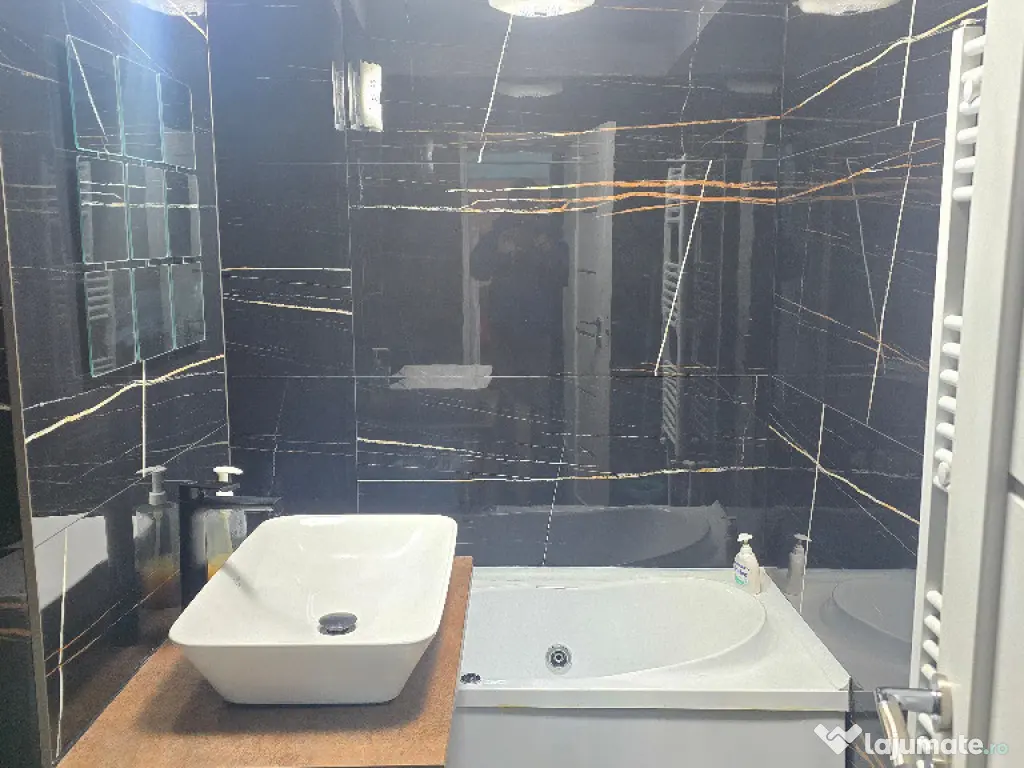 Inchiriez apartament 2 camere decomandat in Deva, zona Garii