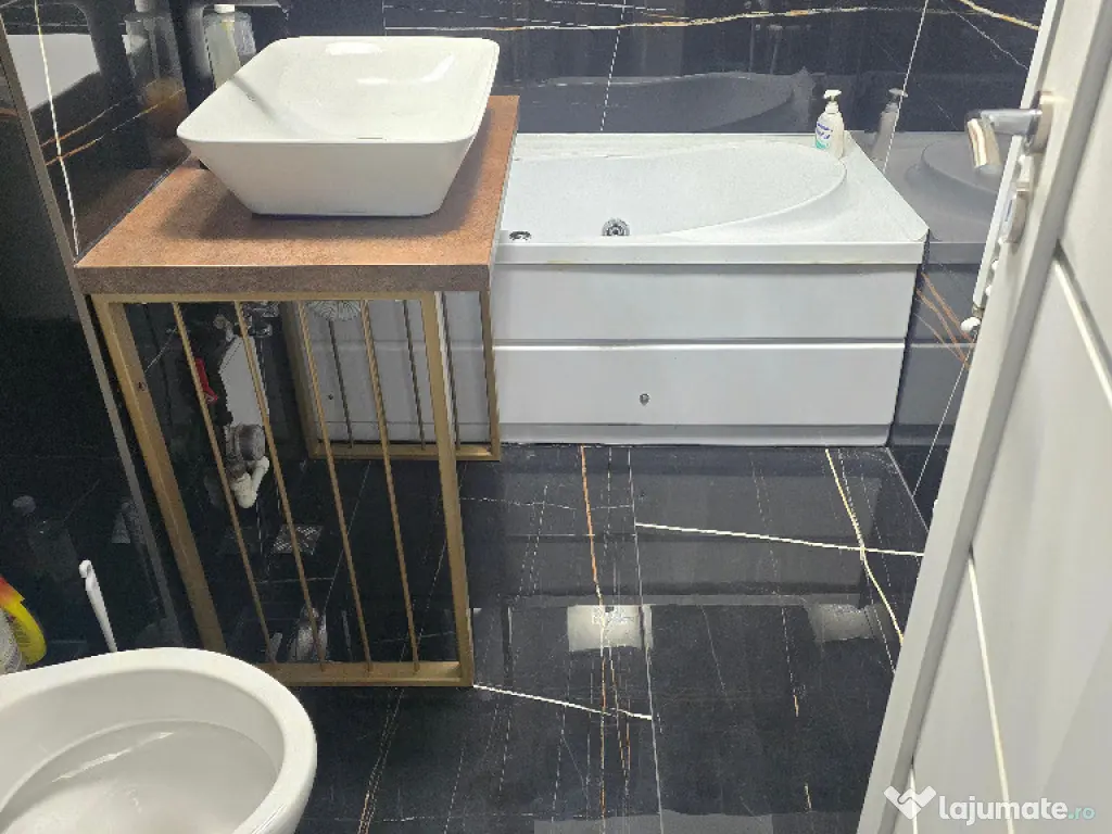 Inchiriez apartament 2 camere decomandat in Deva, zona Garii