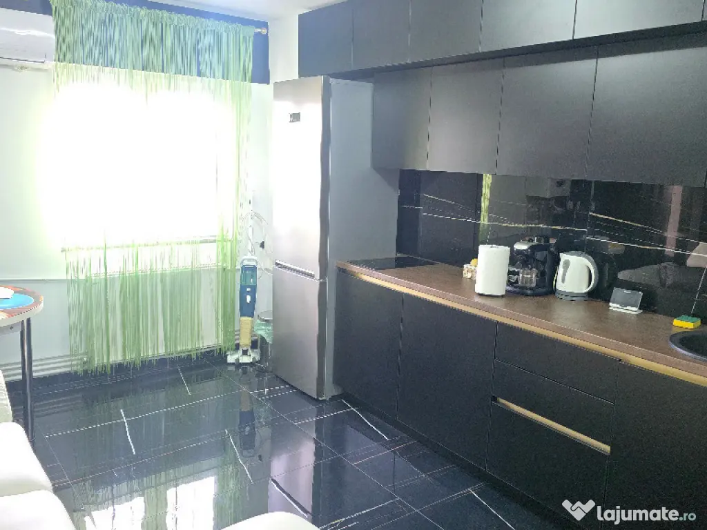 Inchiriez apartament 2 camere decomandat in Deva, zona Garii