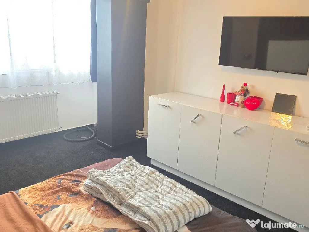 Inchiriez apartament 2 camere decomandat in Deva, zona Garii