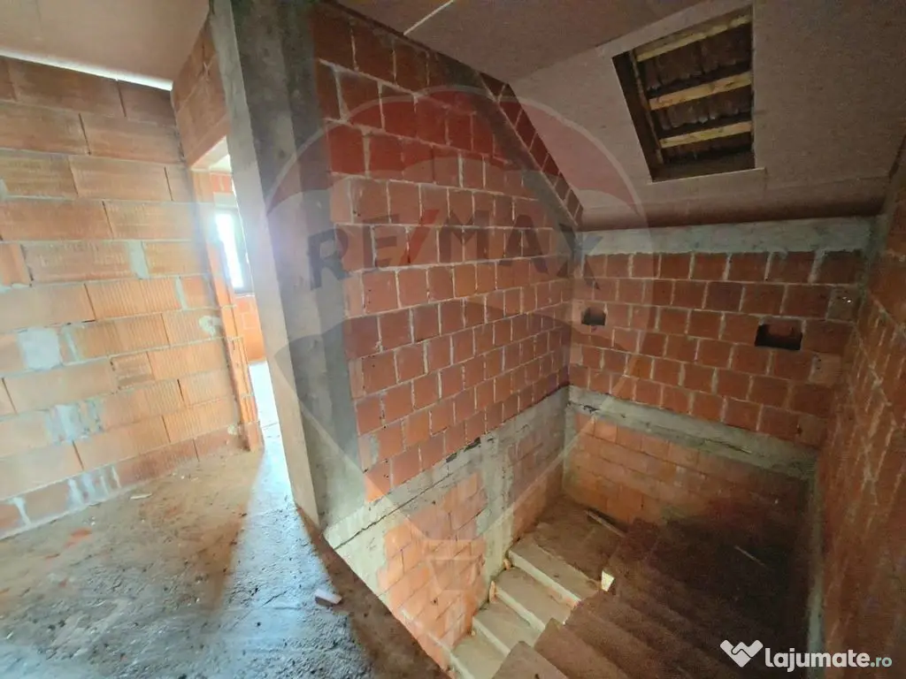 Casă în Vladimirescu, 5 camere, garaj, 1000 mp teren. C... 