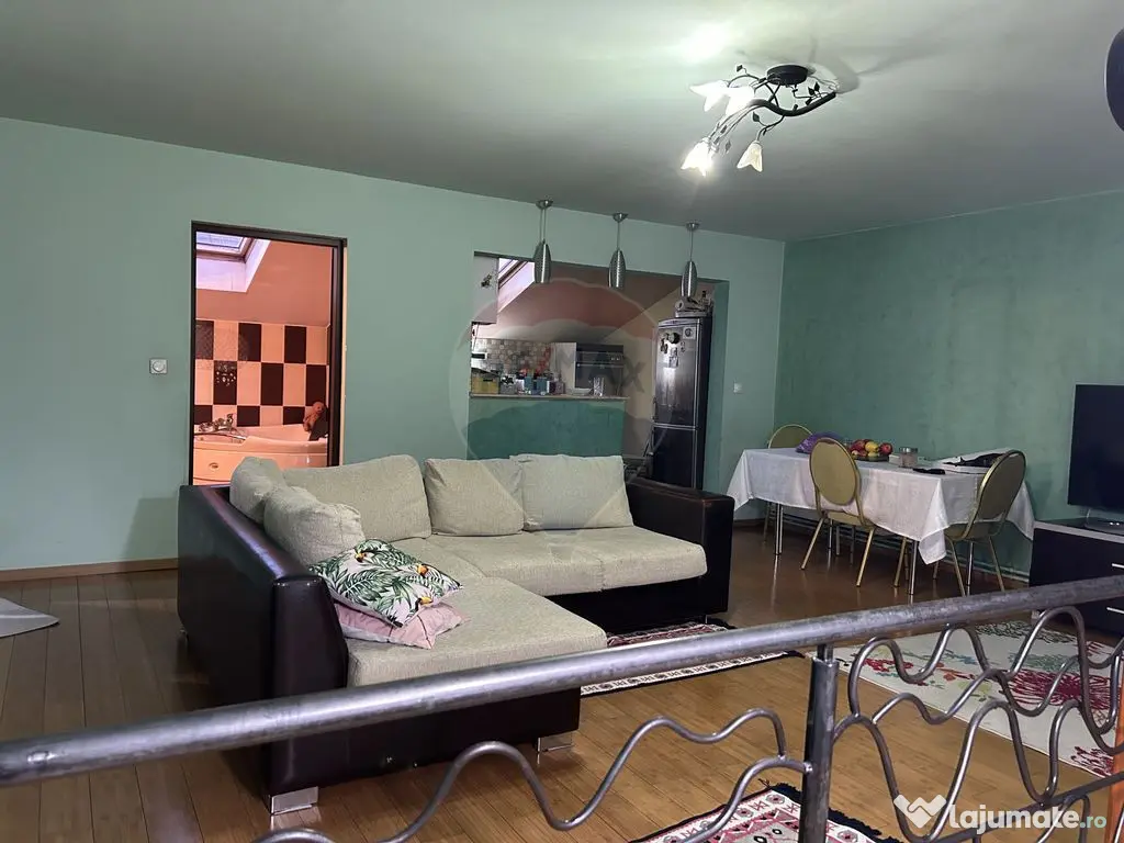 Casă / Vilă cu 5 camere de vânzare în zona Orasul Vechi 