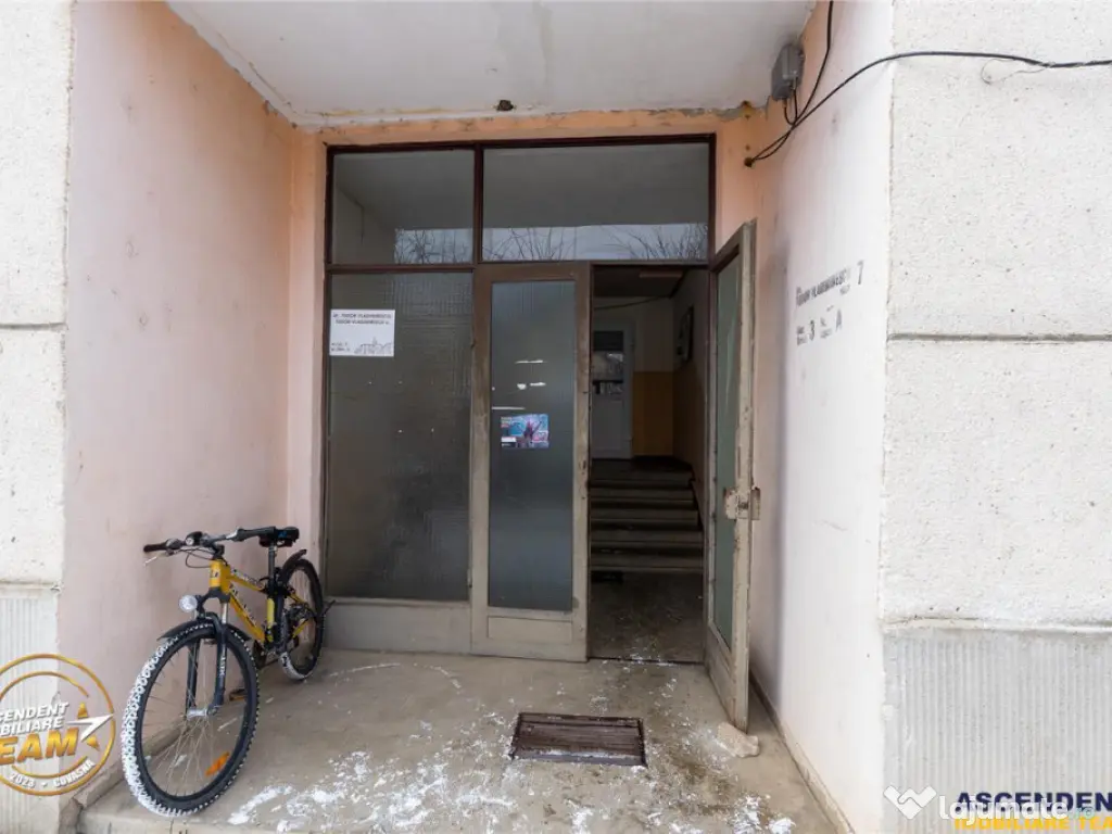 Apartament 2 camere,improspatat, decomandat,balcon,pivnita,T 