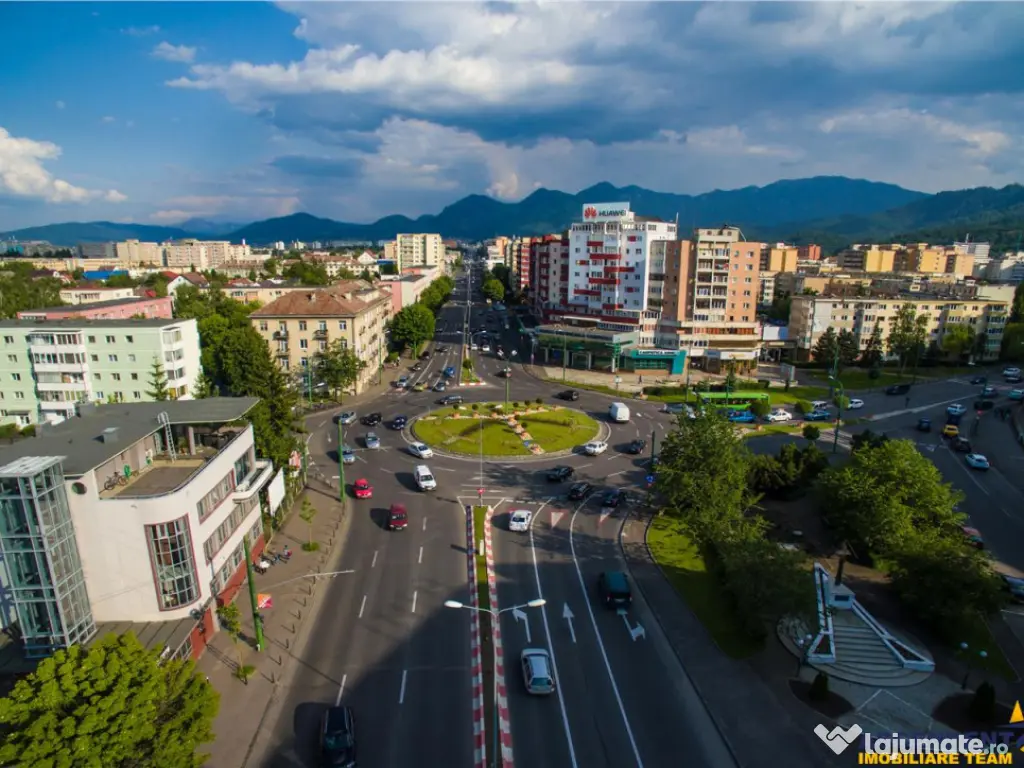 Spatiu vizibil,acces dublu,trafic intens,3 incaperi,flexibil 