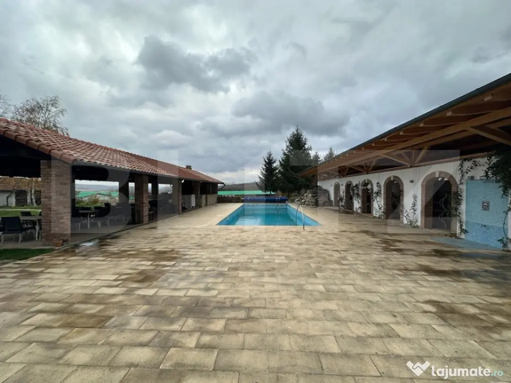 Restaurant de inchiriat 176mp utili, 230mp terasa si 8000mp 