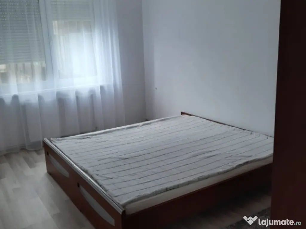 Vanzare apartament 3 camere, 84mp, Zona centrala, poli 2 