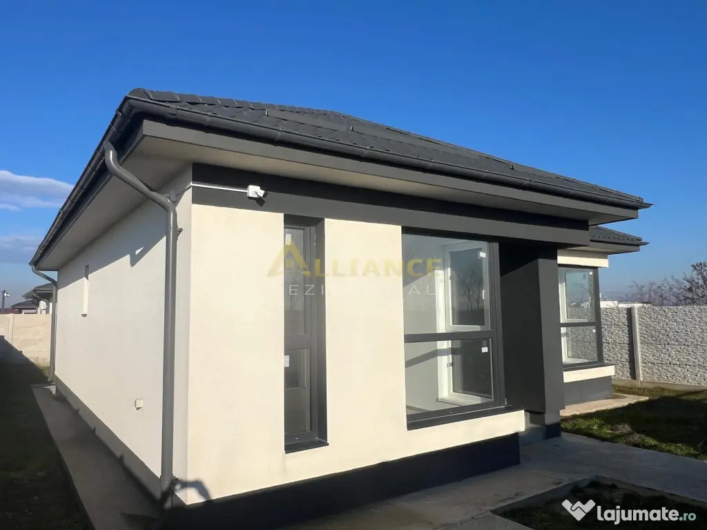 Casa de cu 3 camere,2 bai,teren 376mp 