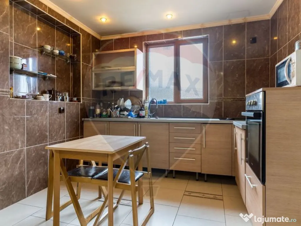 Casa cu 6 camere de vanzare, zona Centrala, Huedin 