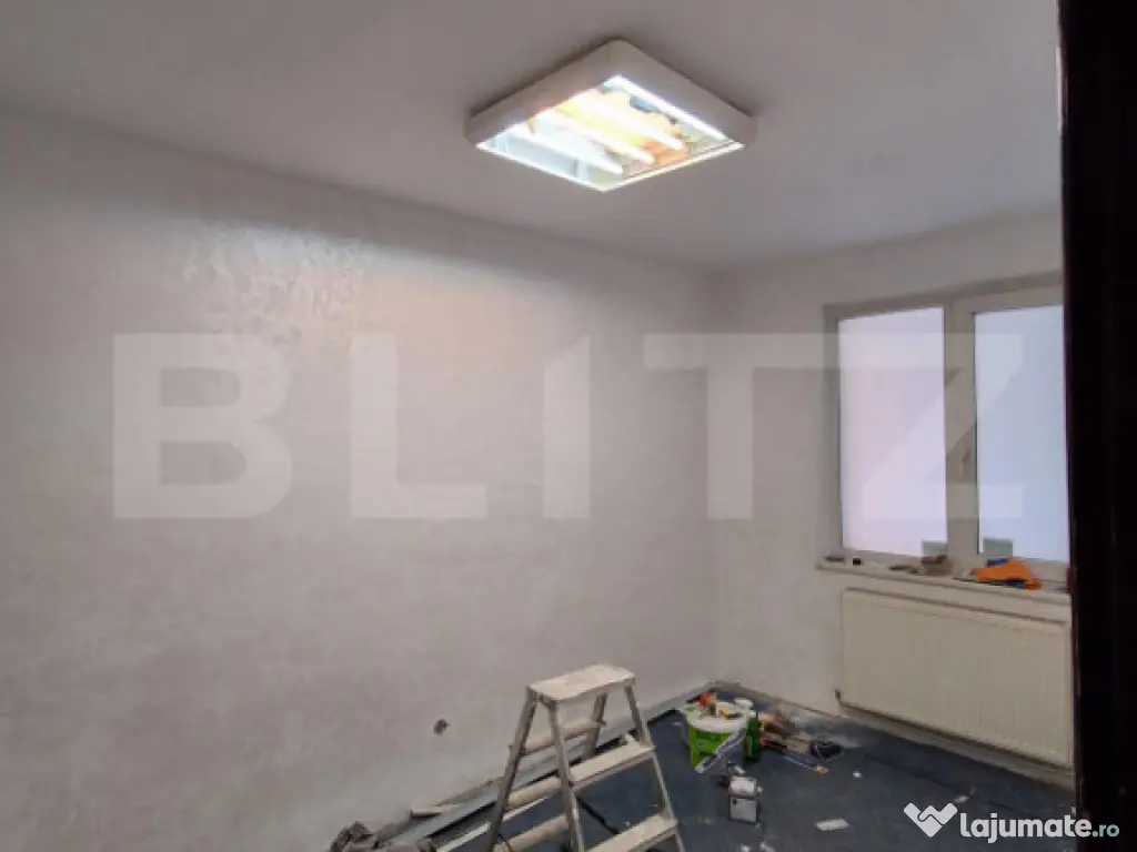 Spațiu comercial 55 mp, în curs de renovare , 4 camere la