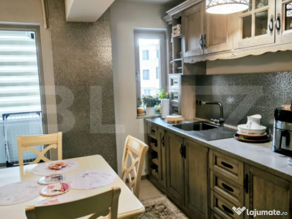 Apartament de lux 92 mp mobilat si utilat zona RAMADA Pitest