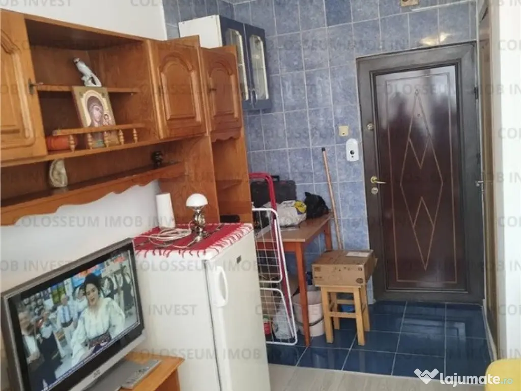 COLOSSEUM: Camera cu baie mobilata utilata Piata Astra Orizont