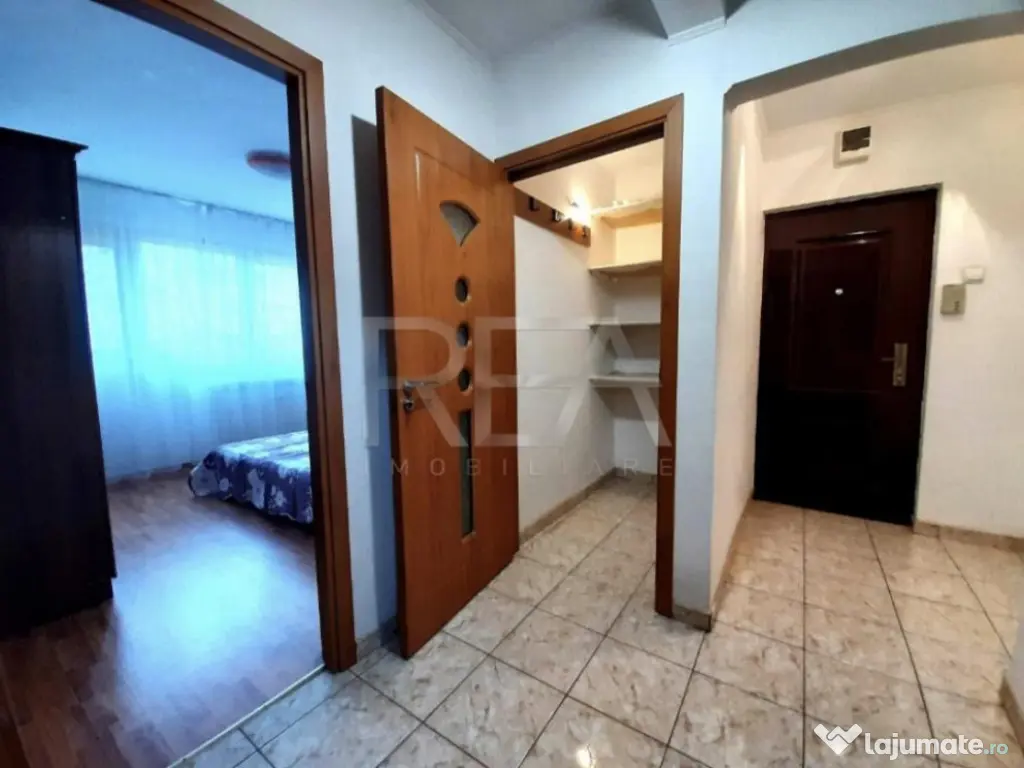 2 camere decomandat, et. 1/4, bloc tip P-Favorit 