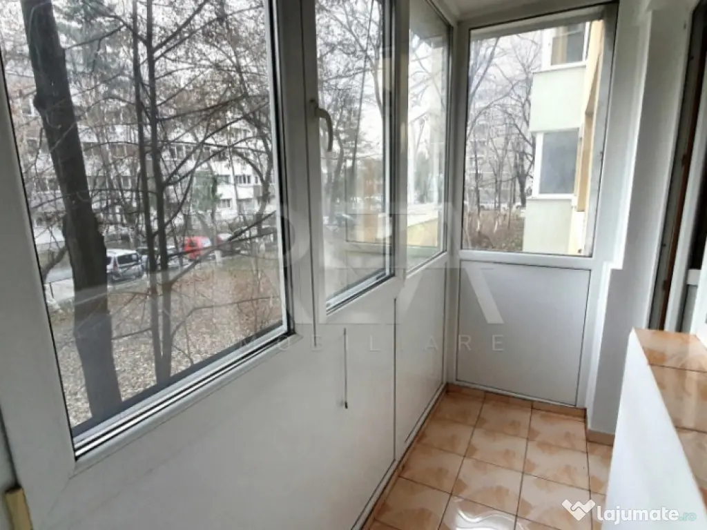 2 camere decomandat, et. 1/4, bloc tip P-Favorit 