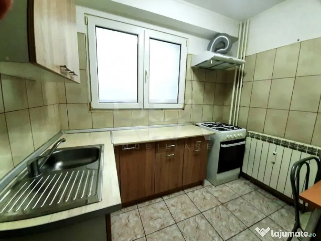 2 camere decomandat, et. 1/4, bloc tip P-Favorit 