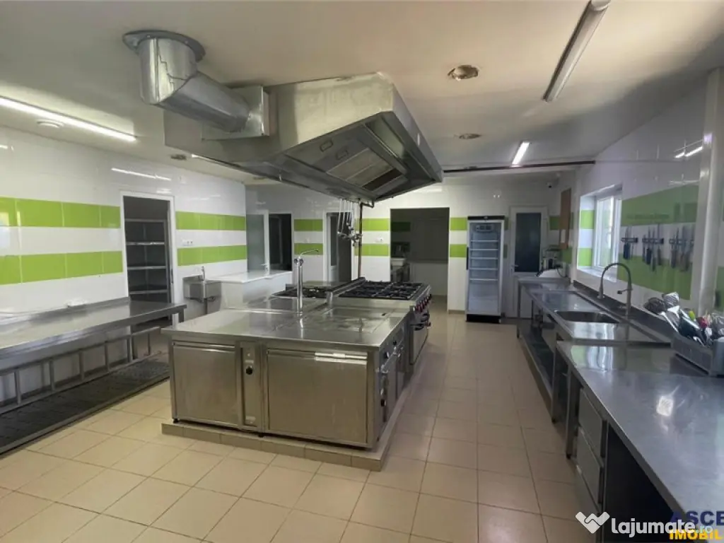 Spatiu multifunctional,locuri parcare in curte,gradina,facil