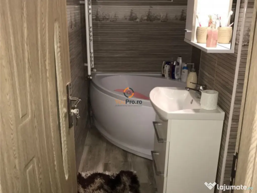 Apartament 3 camere semidecomandat etaj 1 Zona Soarelui 