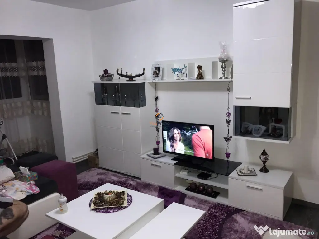 Apartament 3 camere semidecomandat etaj 1 Zona Soarelui 