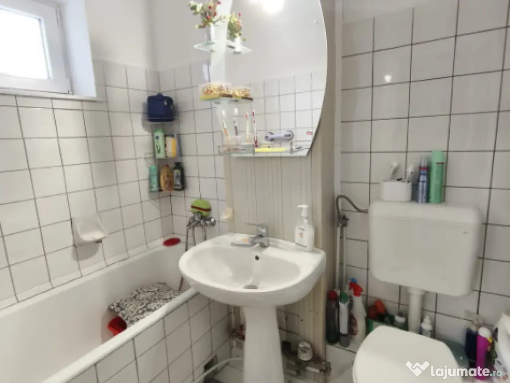 Apartament 3 camere+boxa, etaj intermediar, zona Hurmuzachi,