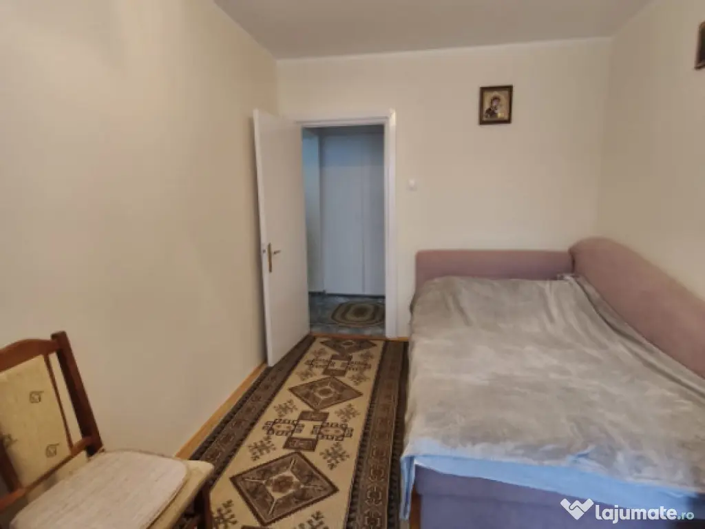 Apartament 3 camere+boxa, etaj intermediar, zona Hurmuzachi,