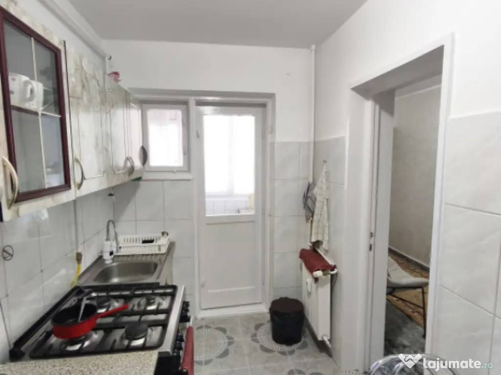 Apartament 3 camere+boxa, etaj intermediar, zona Hurmuzachi,