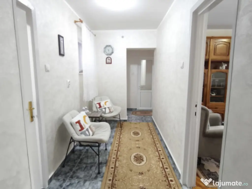 Apartament 3 camere+boxa, etaj intermediar, zona Hurmuzachi,