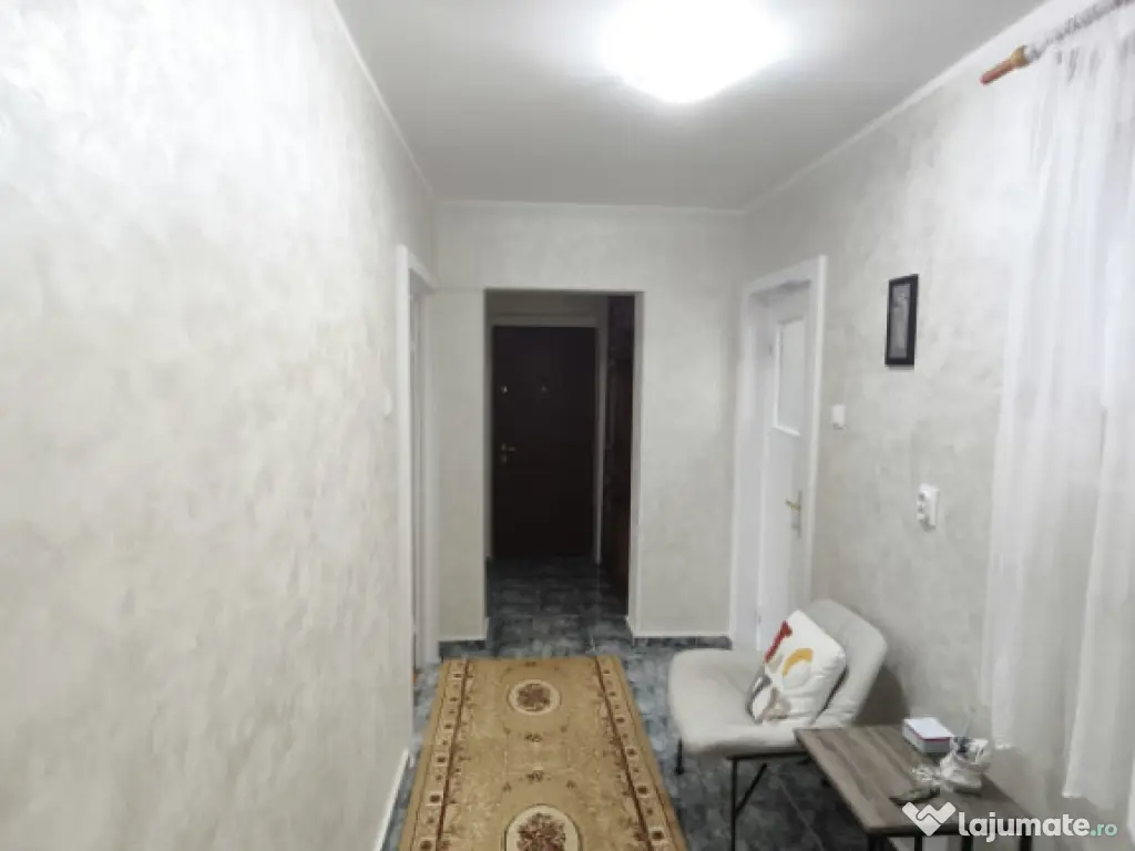Apartament 3 camere+boxa, etaj intermediar, zona Hurmuzachi,