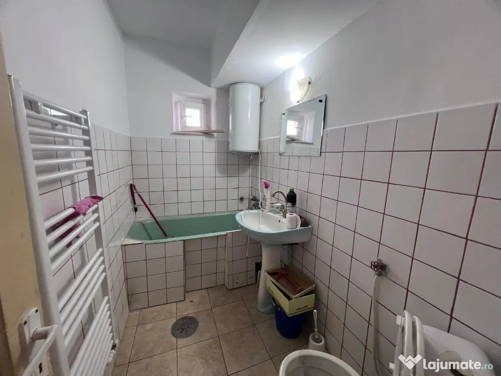 Apartament 2 camere, etaj 1, Simeria-zona Centrala 